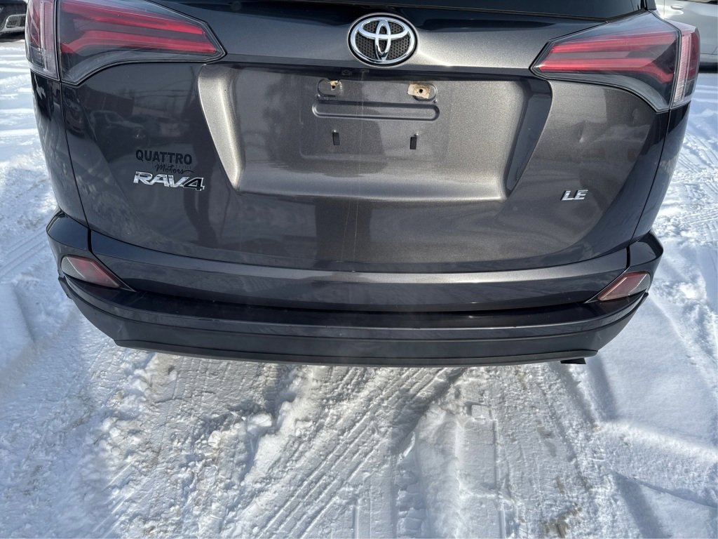 Used 2016 Toyota RAV4 LE image 17