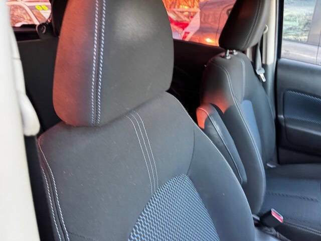 Used 2017 Nissan Versa Note SV image 32