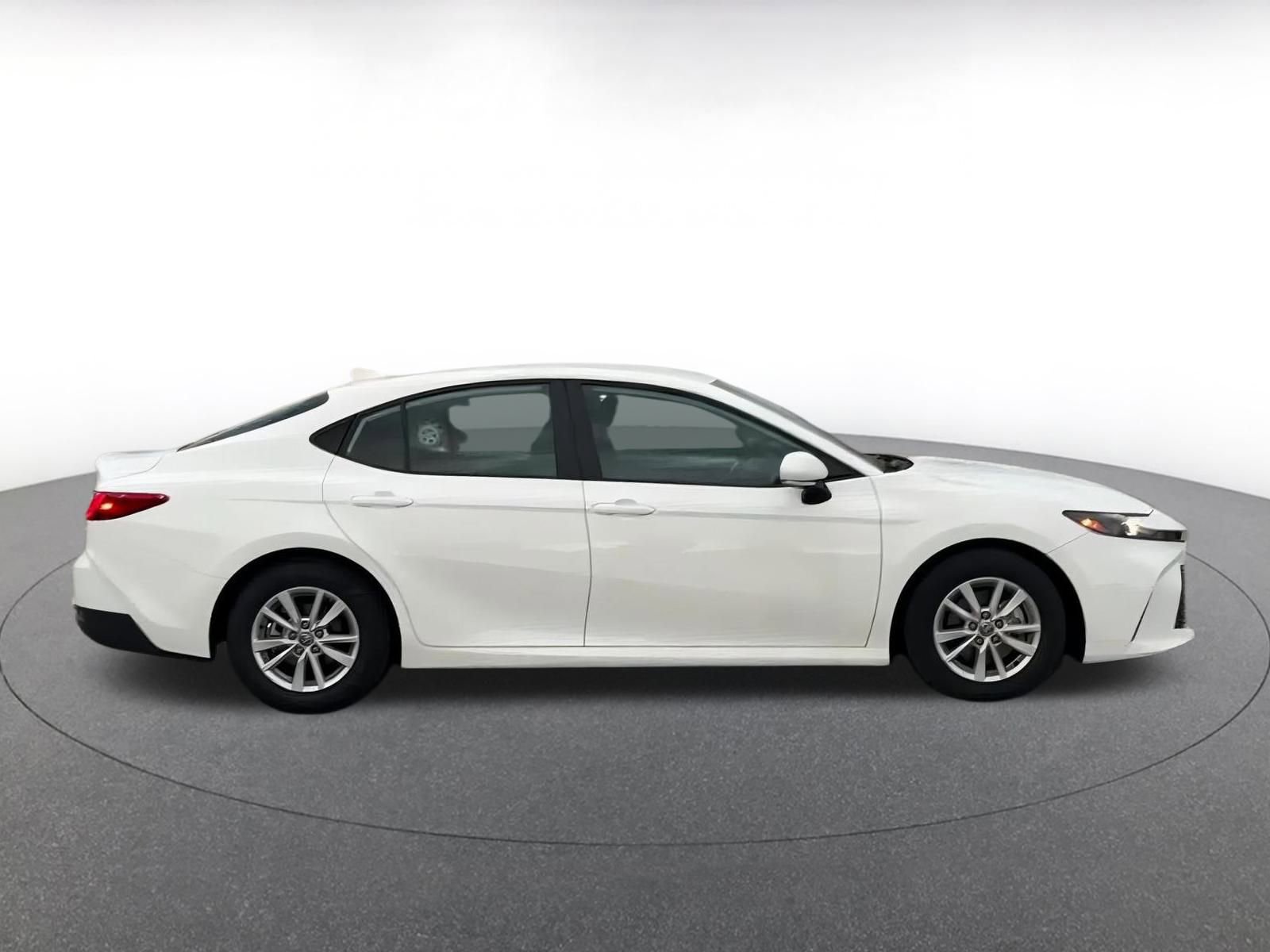 Used 2025 Toyota Camry LE image 9