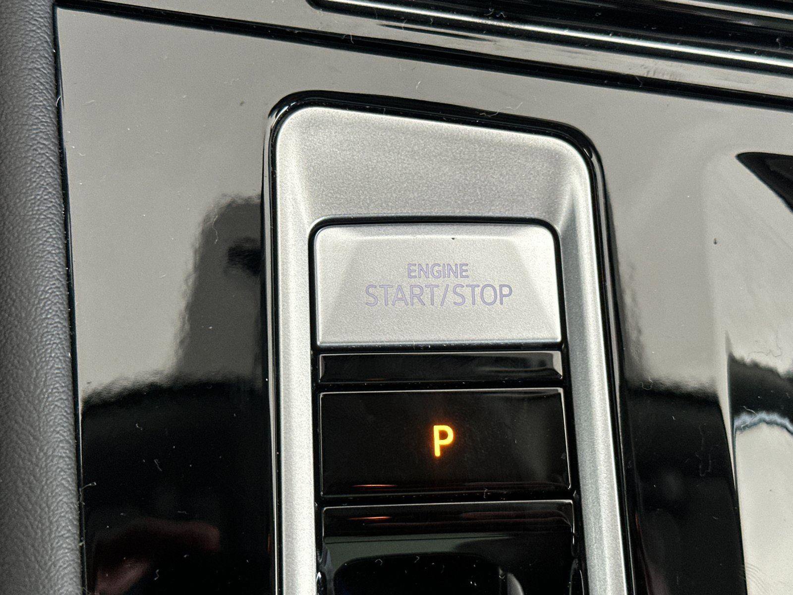 Used 2025 Volkswagen Atlas Peak Edition SE image 22