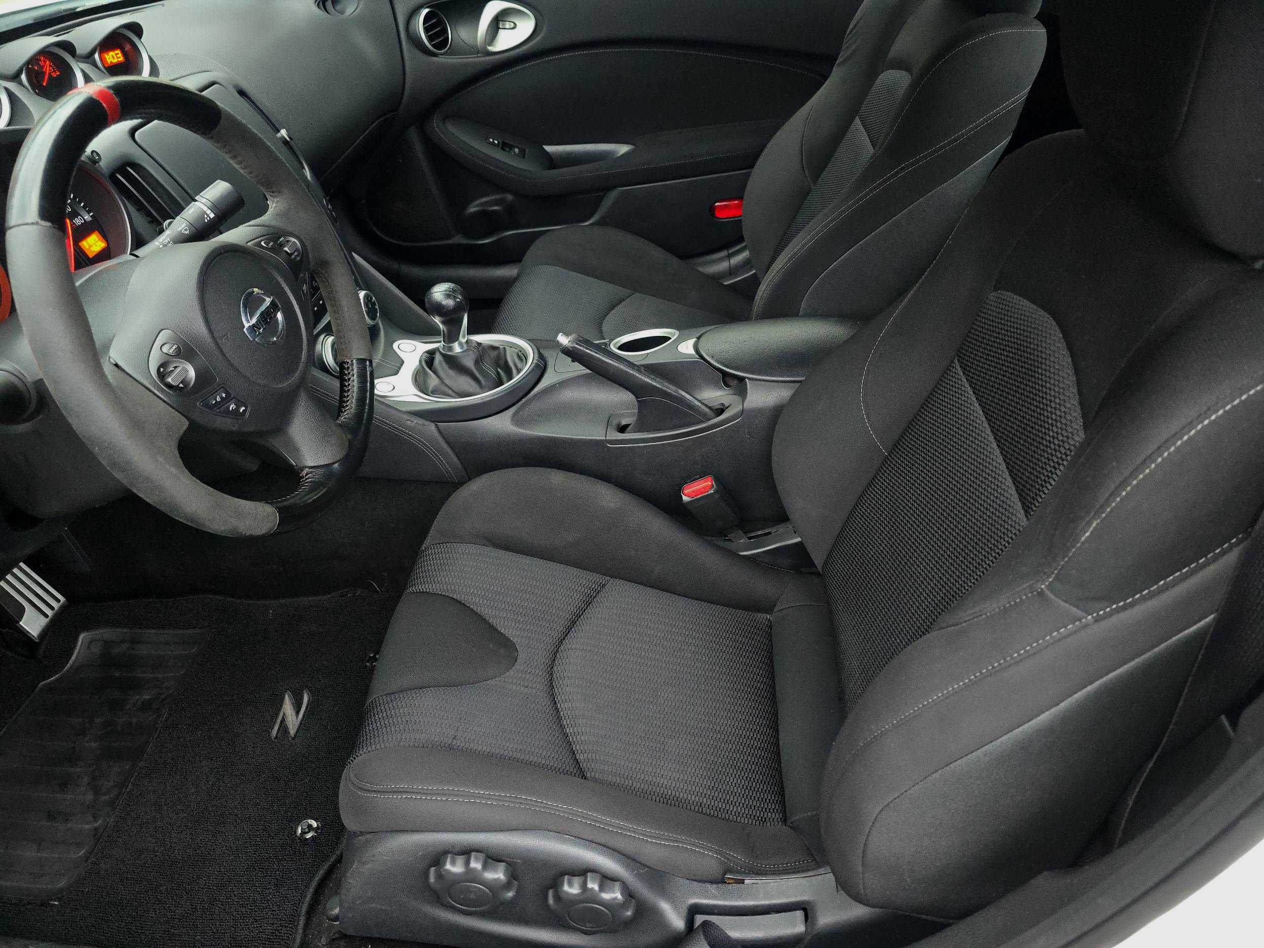 Used 2016 Nissan 370Z NISMO image 9