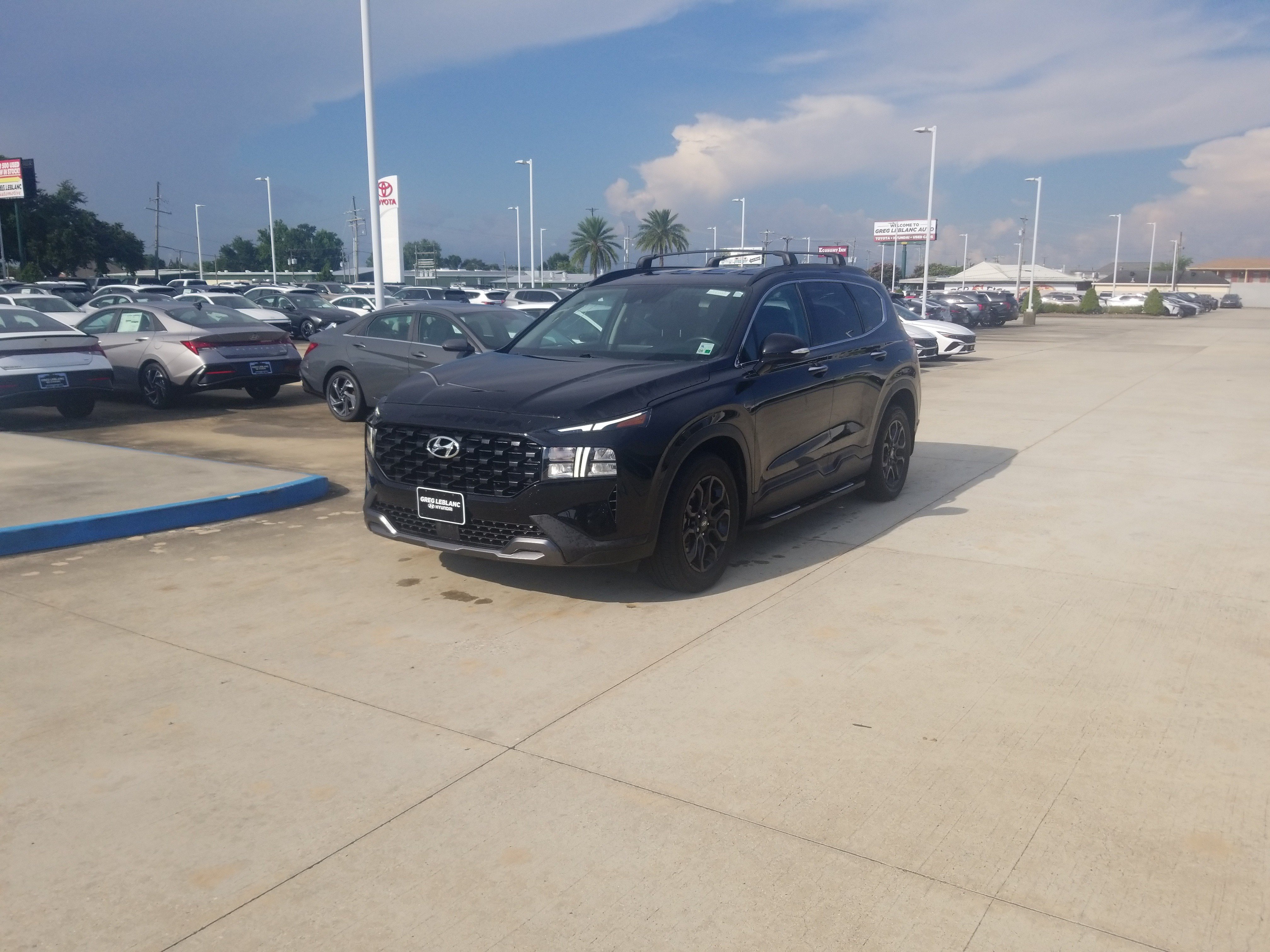 Used 2023 Hyundai Santa Fe XRT FWD image 3