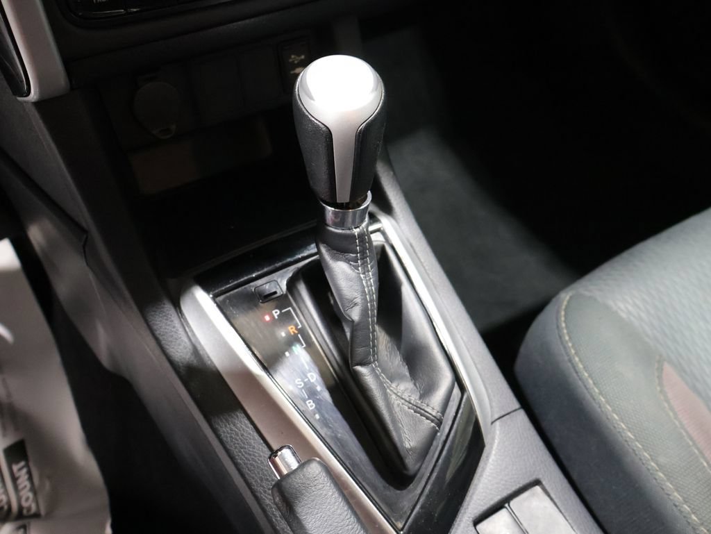 Used 2018 Toyota Corolla LE FWD image 28
