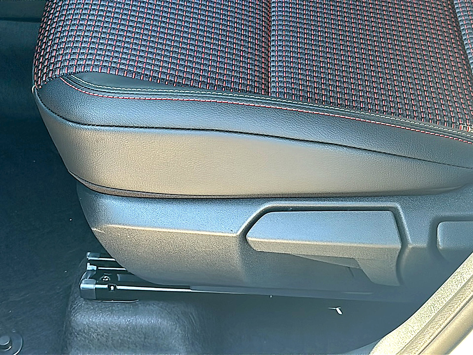 New 2026 Nissan Kicks SR w/ Cold Weather Package image 12