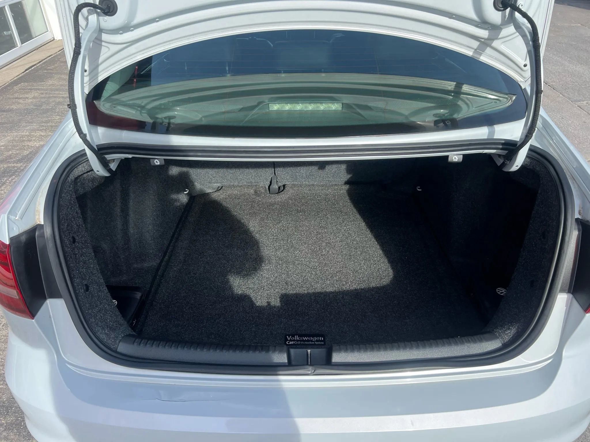 Used 2017 Volkswagen Jetta SE image 8