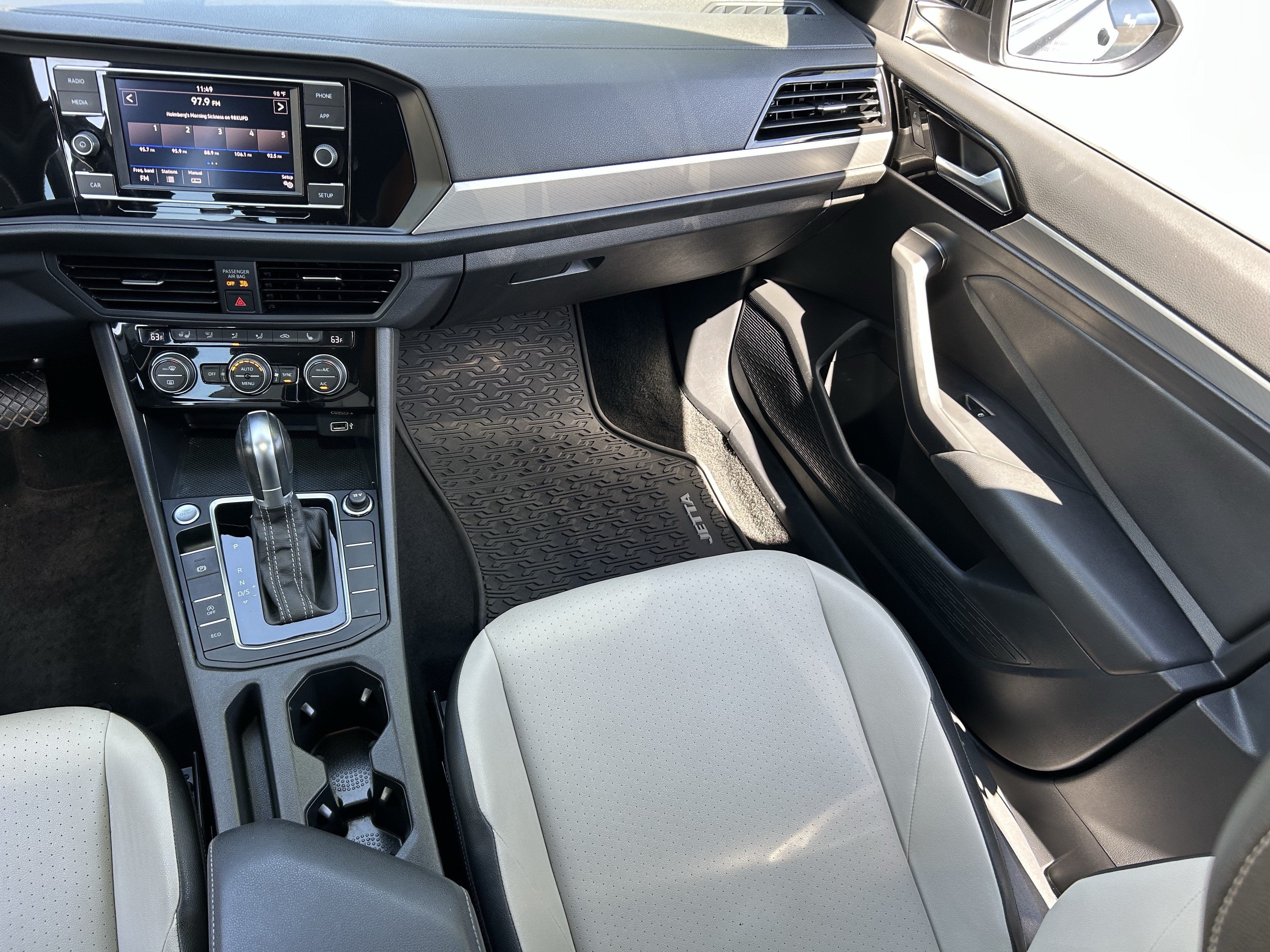 Used 2019 Volkswagen Jetta R-Line w/ R-Line Cold Weather Package FWD image 14