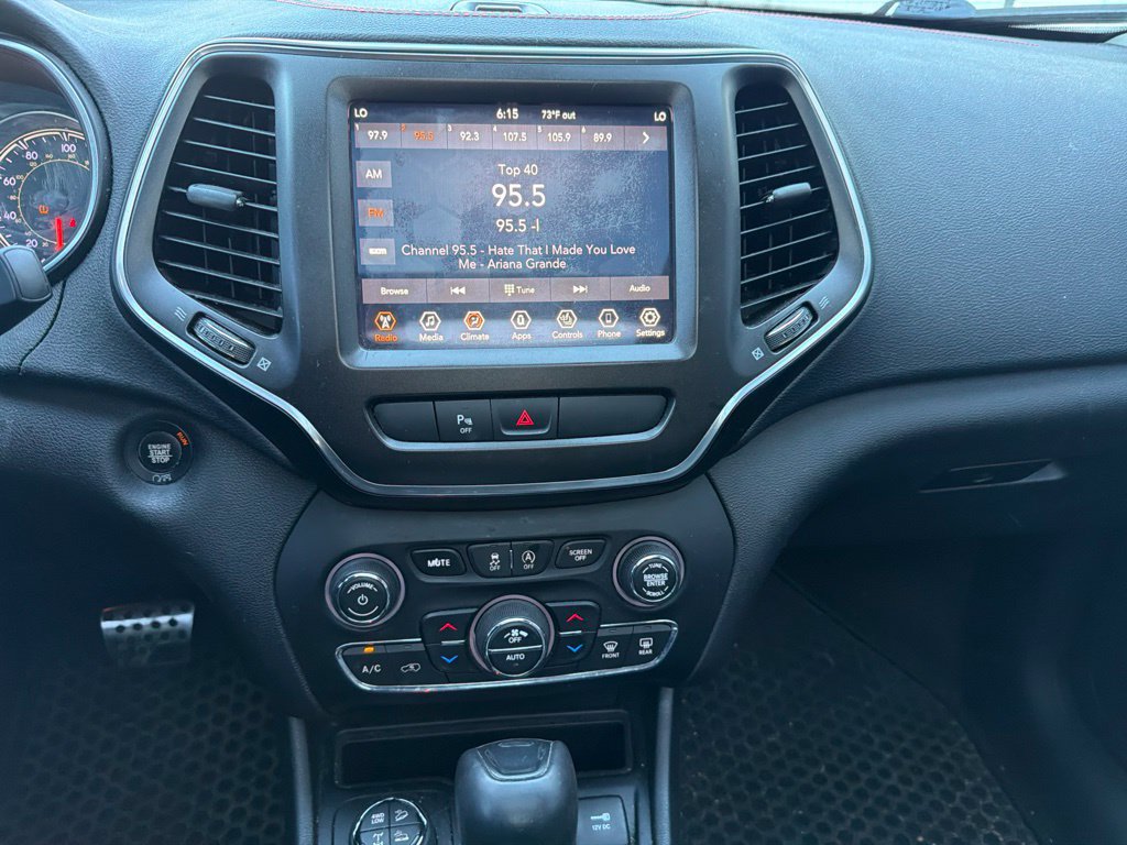 Used 2019 Jeep Cherokee Trailhawk AWD/4WD image 11