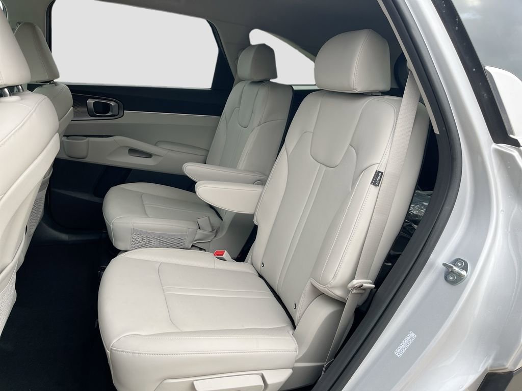Certified 2025 Kia Sorento EX image 28