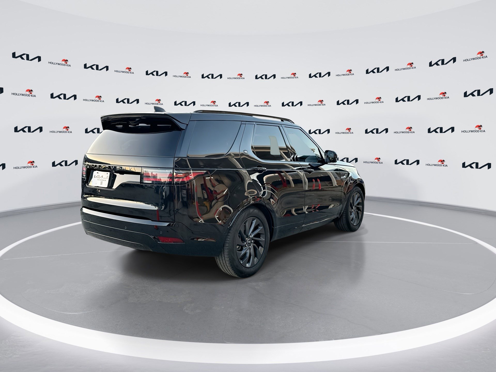 Used 2024 Land Rover Discovery Dynamic SE image 8