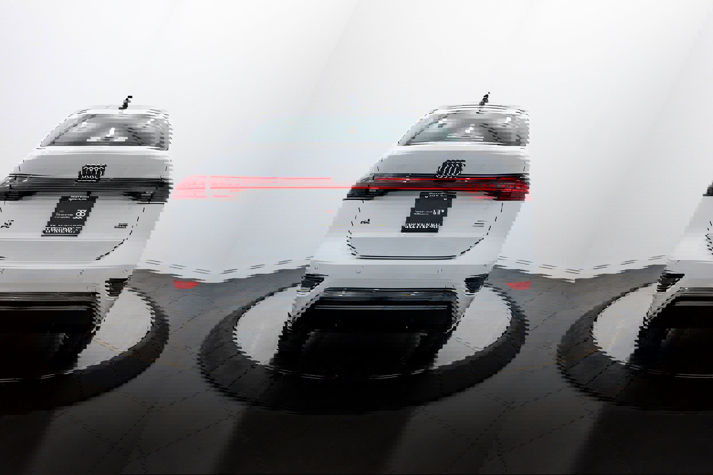 Certified 2025 Audi A6 e-tron Premium Plus w/ Premium Plus AWD/4WD image 19