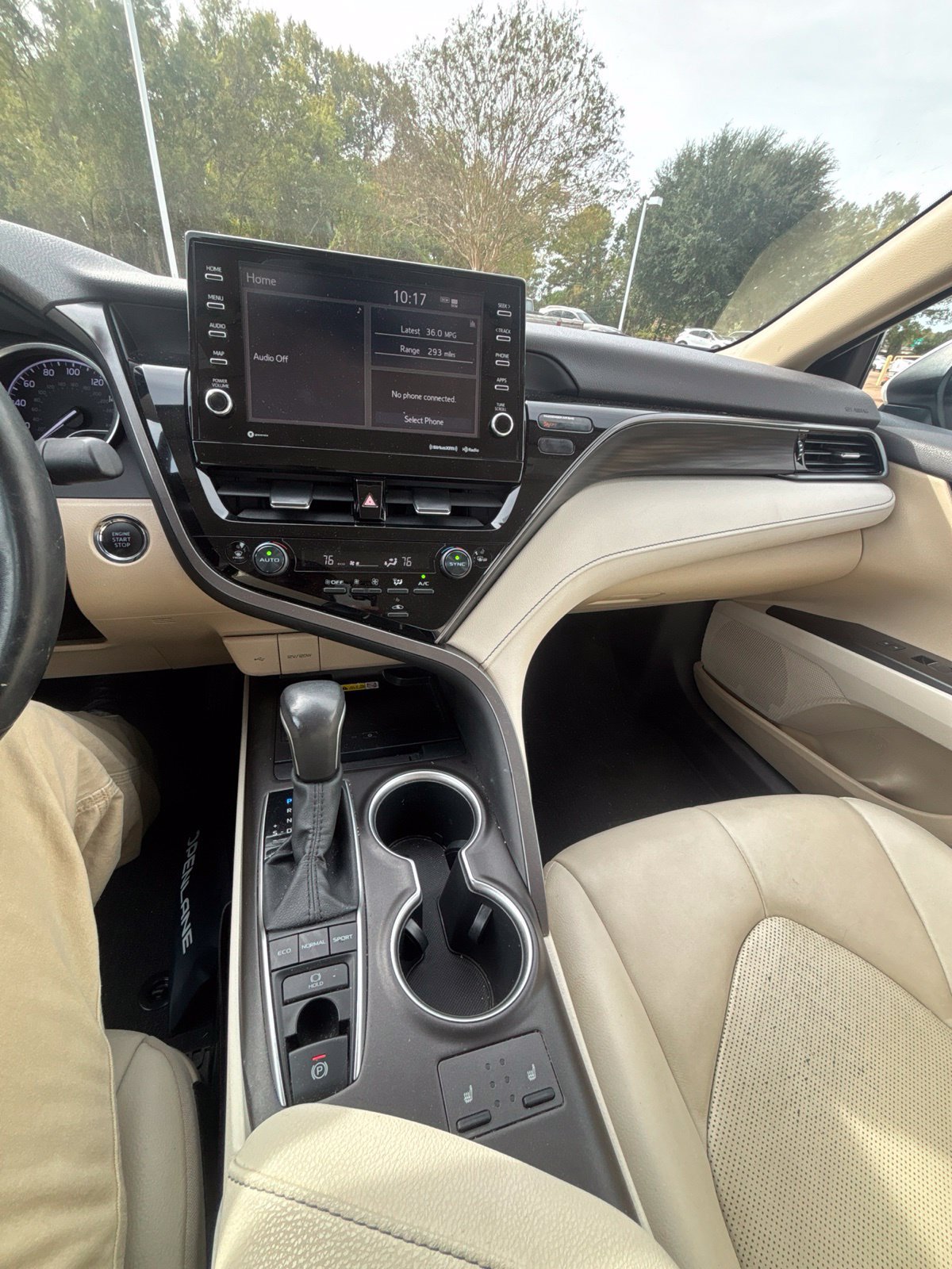 Used 2022 Toyota Camry XLE FWD image 2