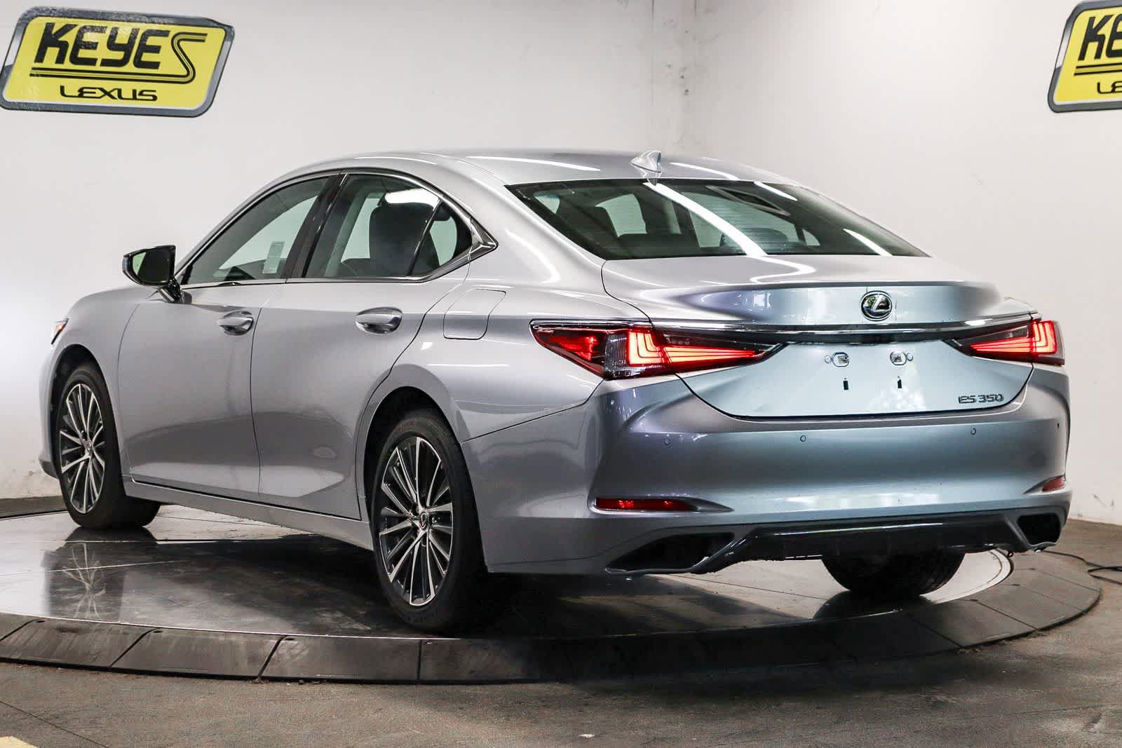 Used 2024 Lexus ES 350 w/ Premium Package FWD image 2