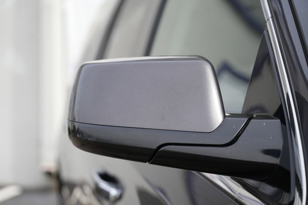 Used 2017 GMC Yukon Denali w/ Open Road Package image 11