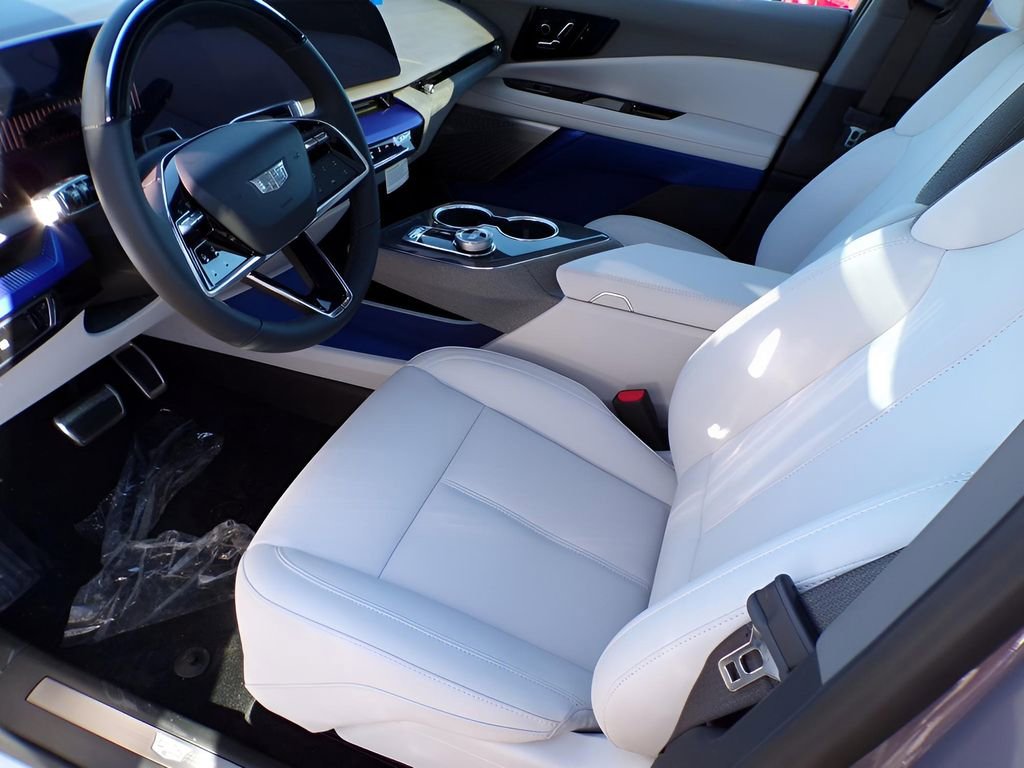 New 2026 Cadillac Optiq Luxury 1 image 5