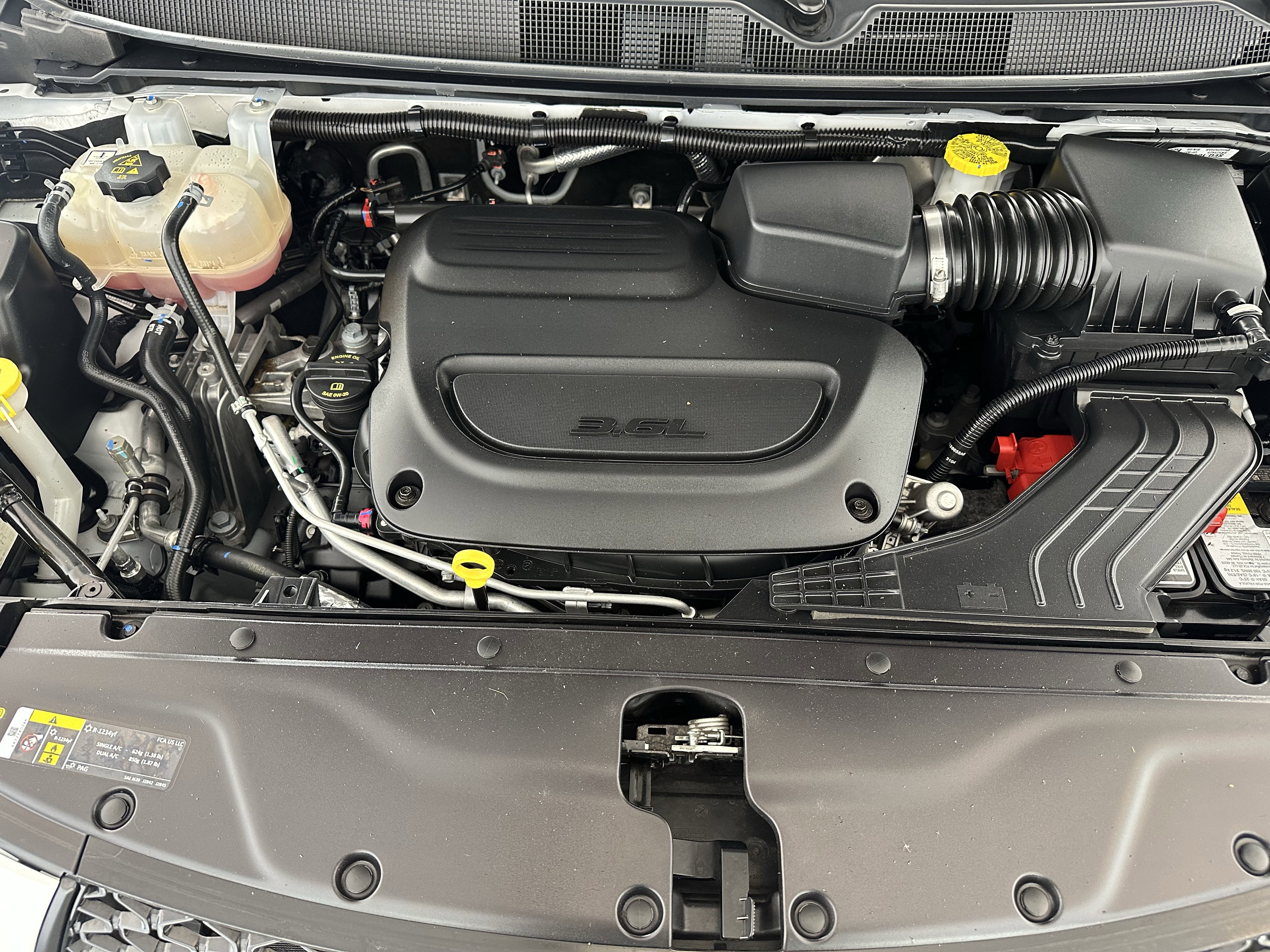 Used 2025 Chrysler Pacifica Limited image 12