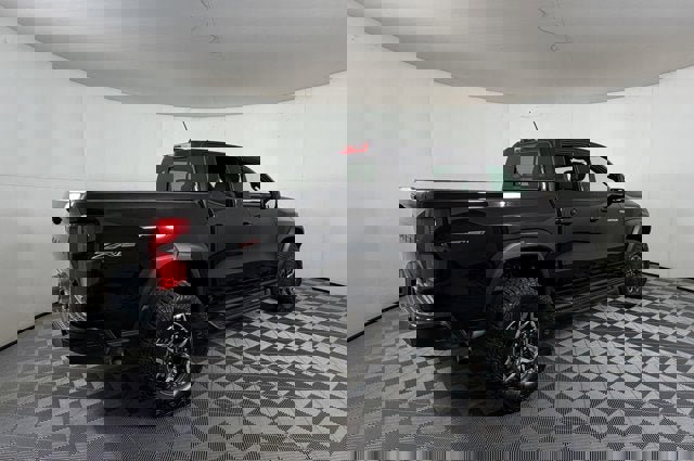 Used 2024 Chevrolet Colorado ZR2 w/ Technology Package AWD/4WD image 4