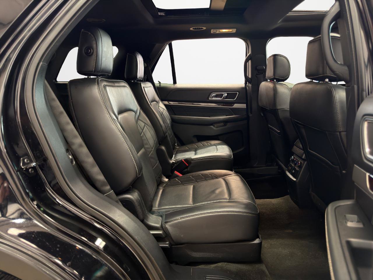 Used 2017 Ford Explorer Platinum AWD/4WD image 30