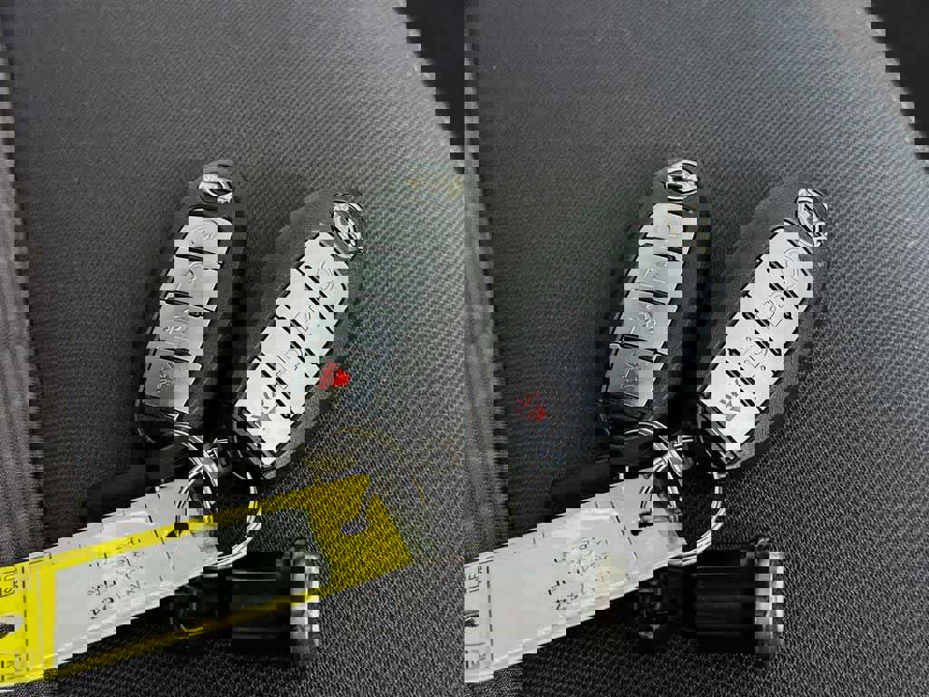 Used 2024 Nissan Titan SV w/ SV Convenience Package image 22