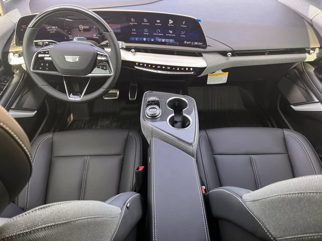 New 2027 Cadillac Optiq Luxury w/ LPO, Floor Liner Package AWD/4WD image 8