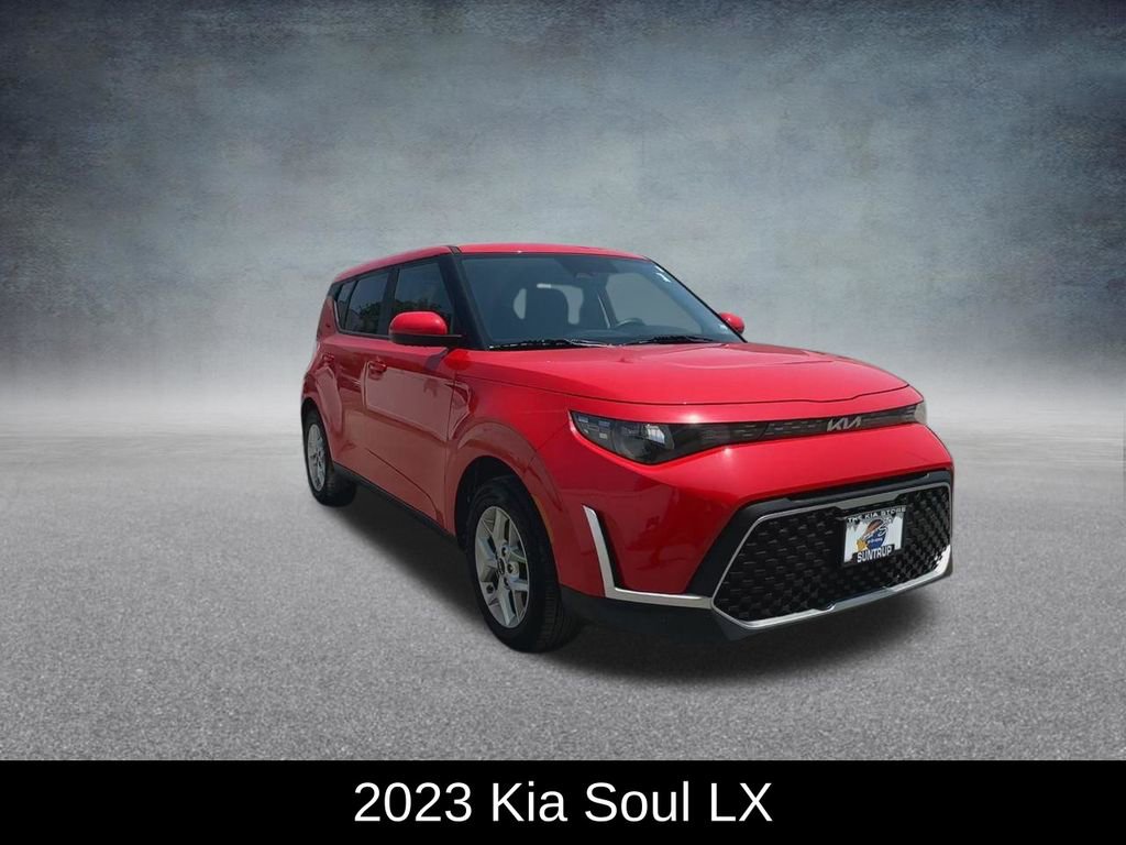 Used 2023 Kia Soul LX w/ LX Technology Package image 3