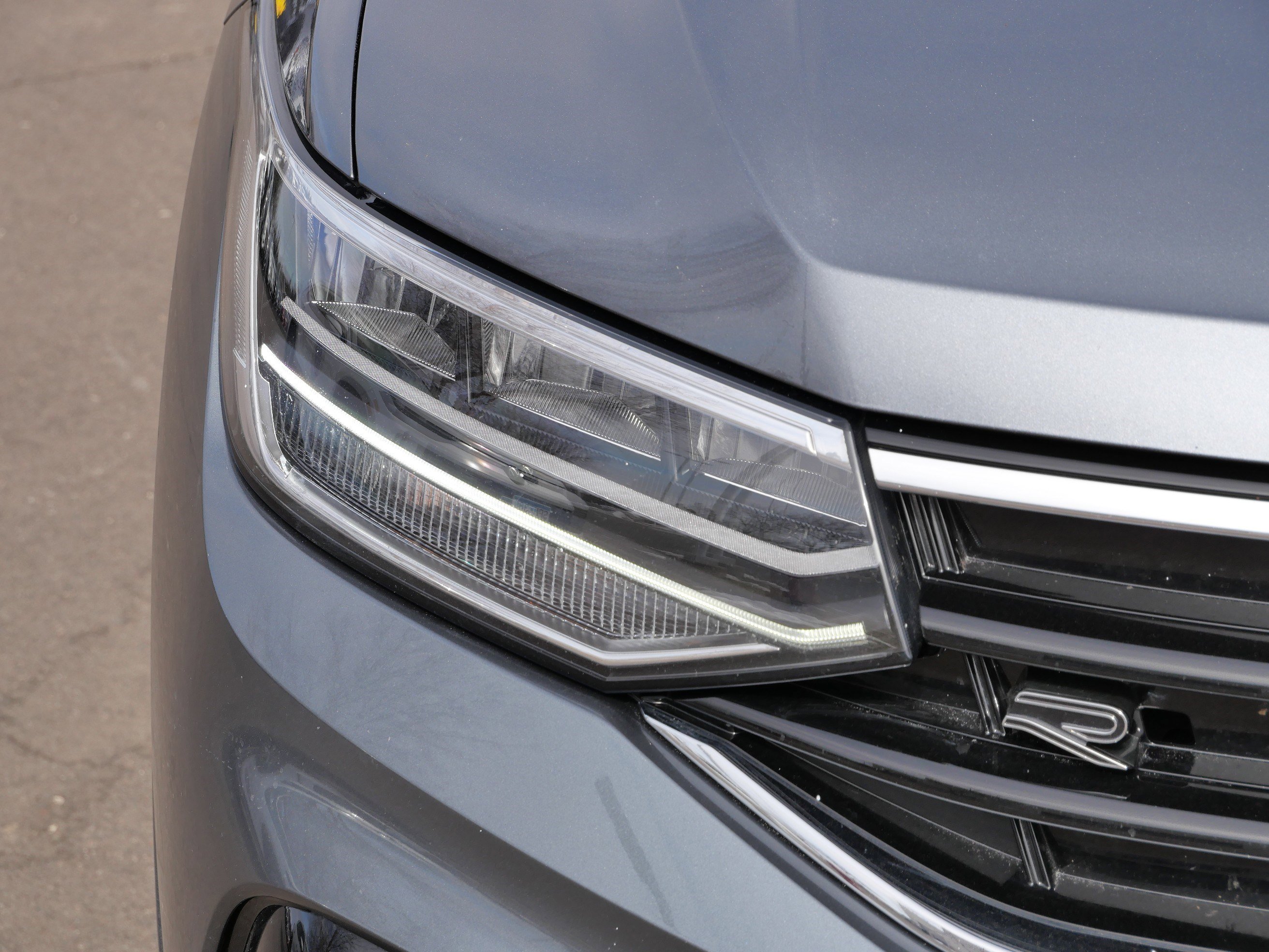 Certified 2024 Volkswagen Tiguan SE R-Line image 16