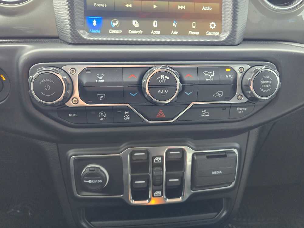 Used 2023 Jeep Wrangler Unlimited Sahara AWD/4WD image 18