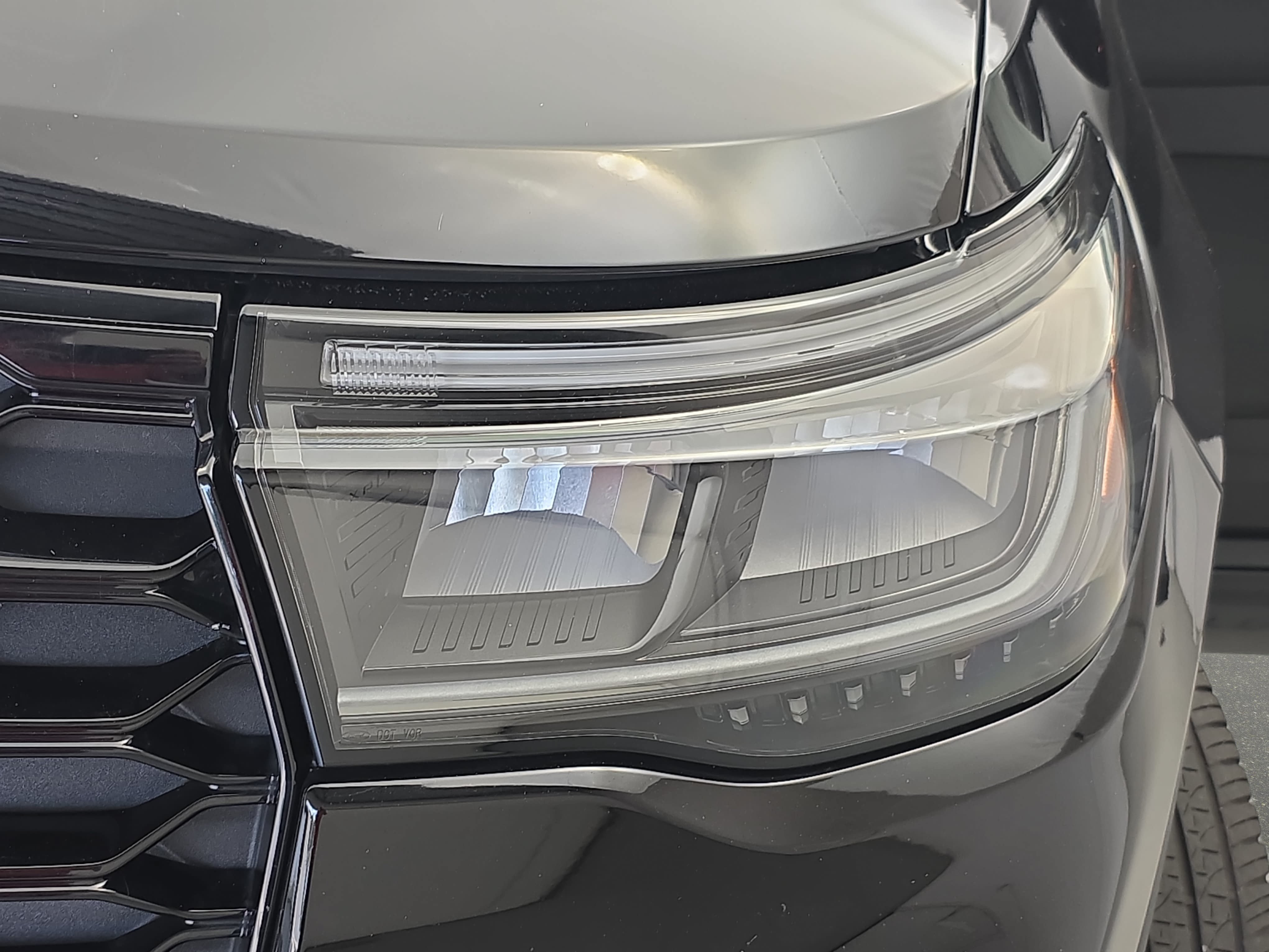 Used 2025 Ford Explorer ST AWD/4WD image 32