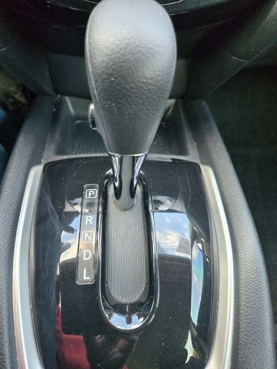 Used 2015 Nissan Rogue S AWD/4WD image 22