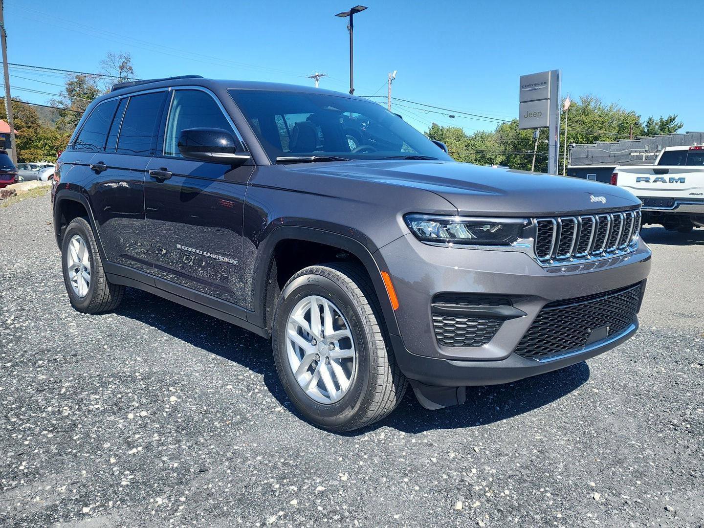 New 2025 Jeep Grand Cherokee Laredo X image 3