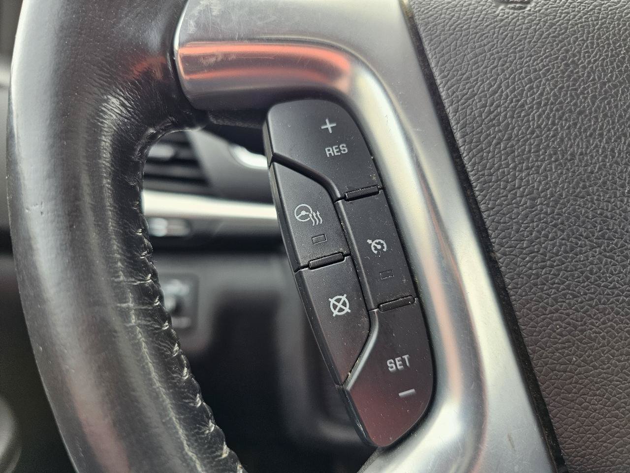 Used 2015 Chevrolet Traverse LTZ AWD/4WD image 12