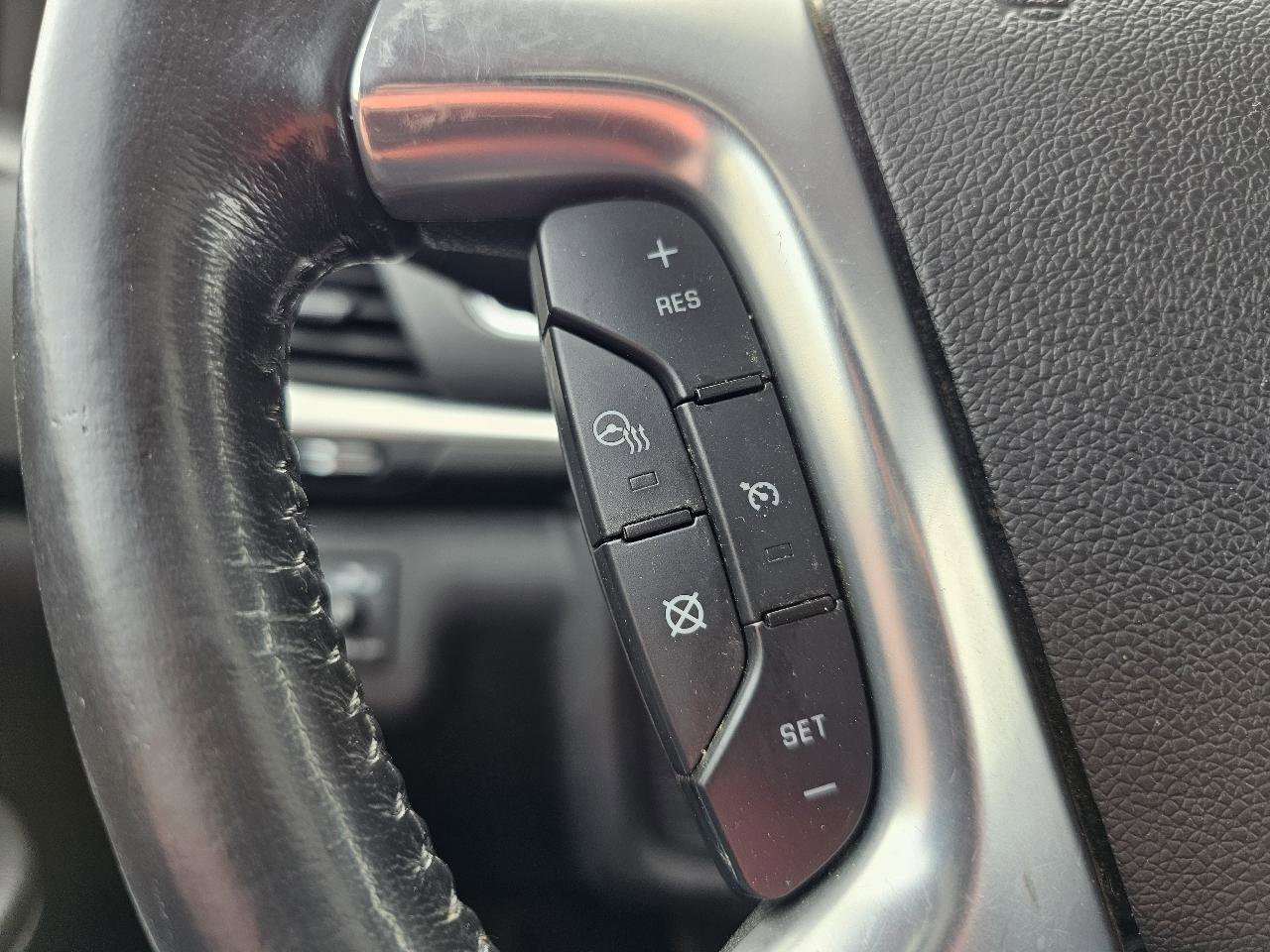 Used 2015 Chevrolet Traverse LTZ AWD/4WD image 12