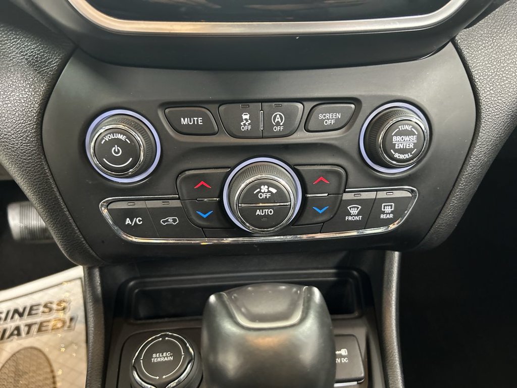 Used 2019 Jeep Cherokee Limited AWD/4WD image 17