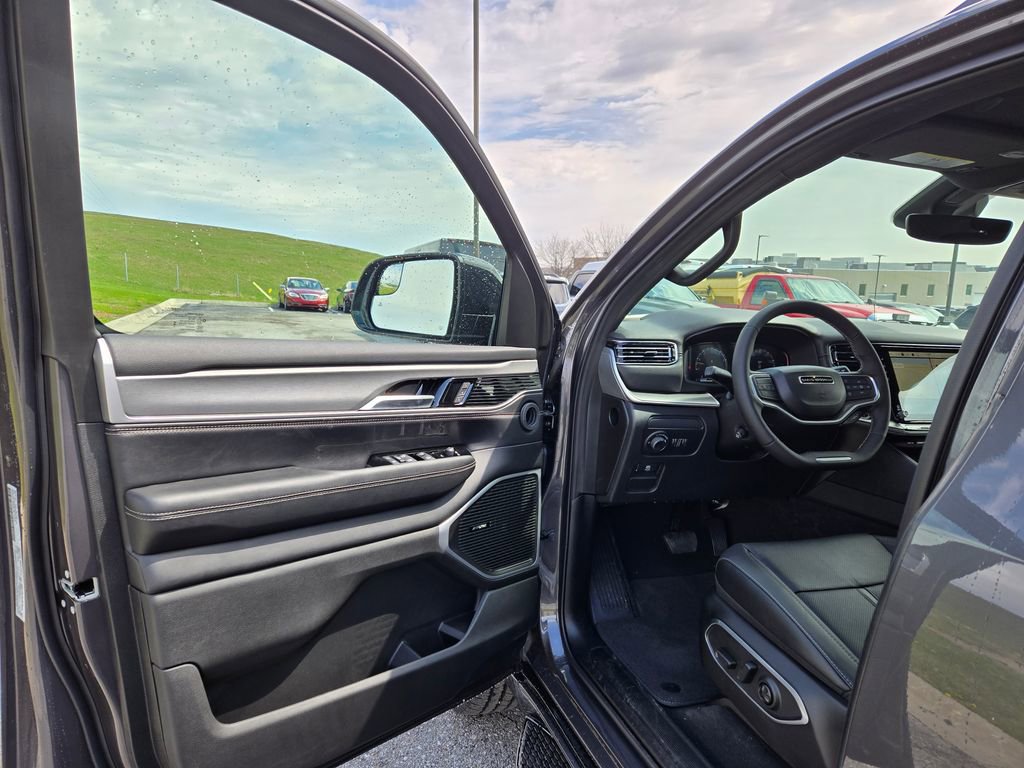 New 2026 Jeep Grand Wagoneer Limited AWD/4WD image 10