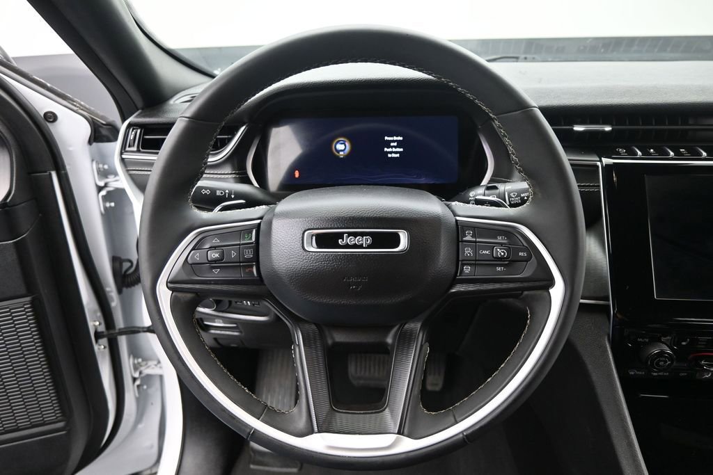 Used 2024 Jeep Grand Cherokee Altitude AWD/4WD image 17