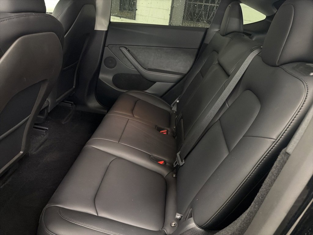 Used 2025 Tesla Model Y Long Range image 9