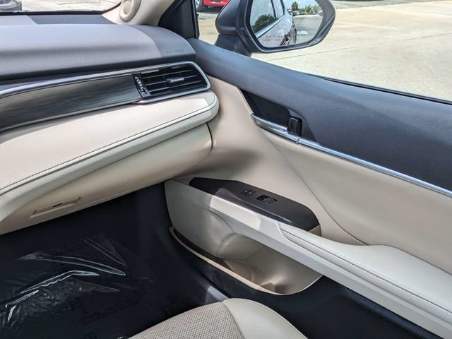 Used 2021 Toyota Camry XLE w/ Navigation Package FWD image 17