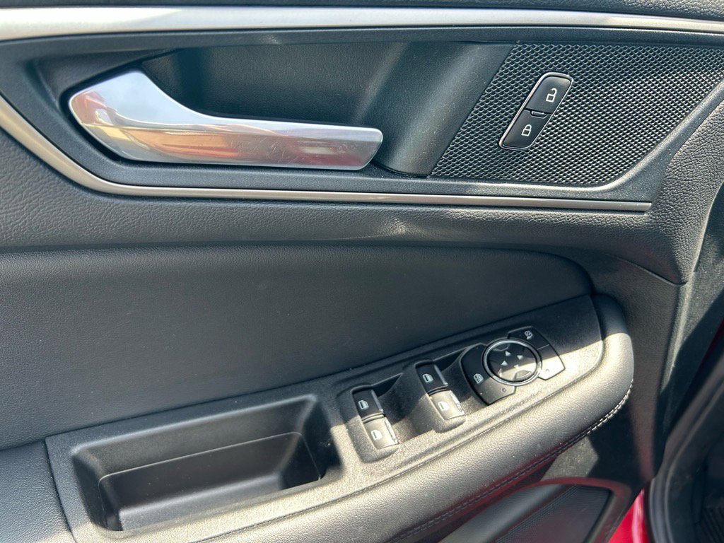 Used 2022 Ford Edge SEL w/ Convenience Package image 16