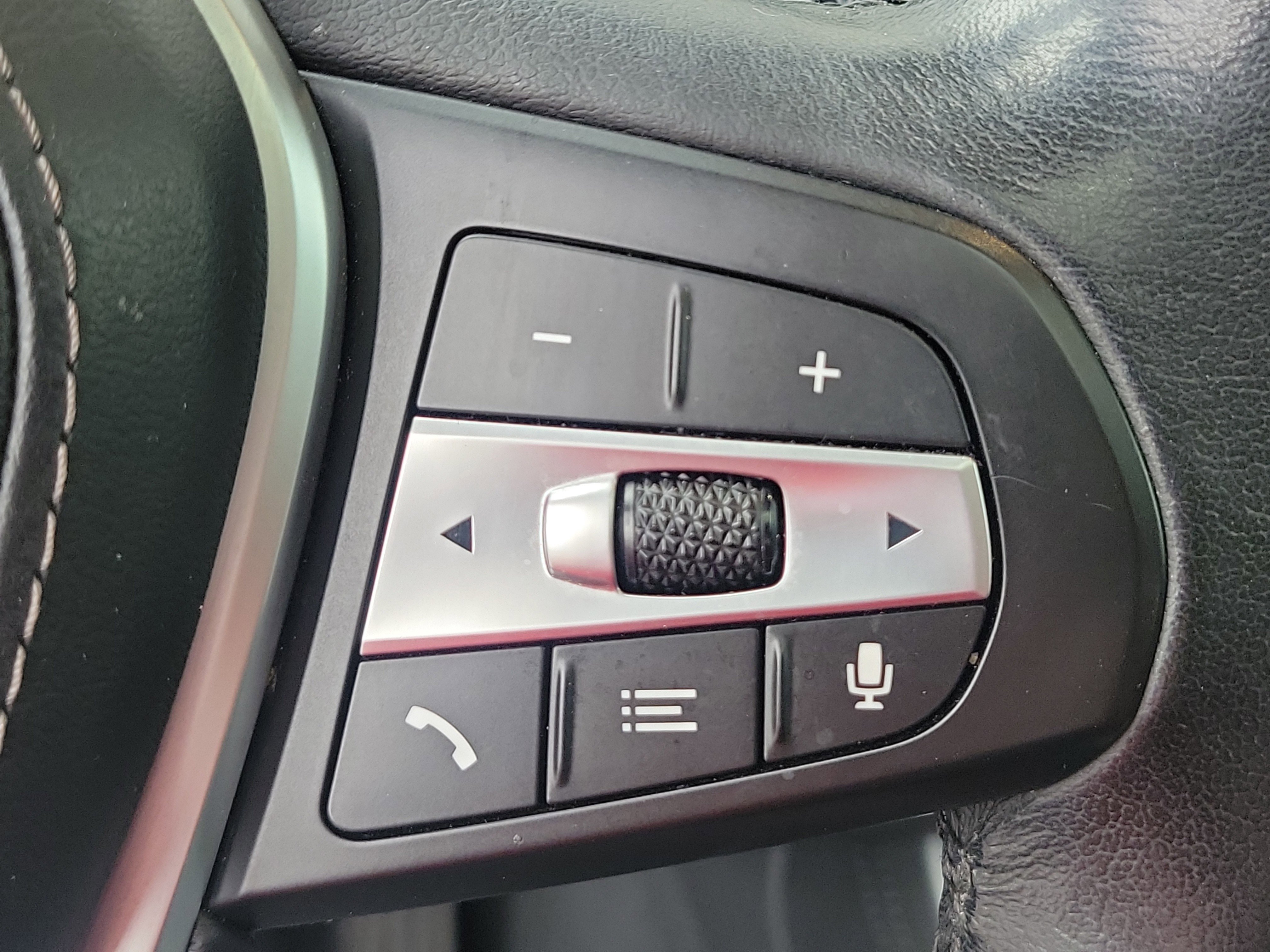 Used 2023 BMW X5 xDrive45e image 28