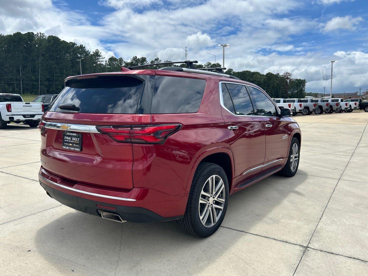 Used 2023 Chevrolet Traverse High Country w/ LPO, 'HIT The Road' Package FWD image 3