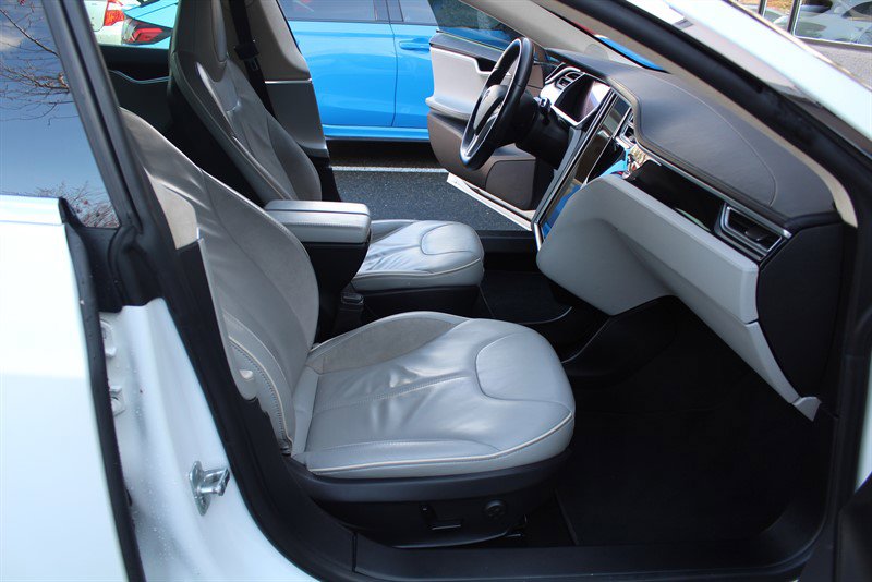 Used 2013 Tesla Model S Performance RWD image 27