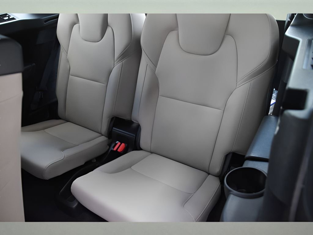 Certified 2026 Volvo XC90 B6 Core w/ Protection Package Premier AWD/4WD image 16