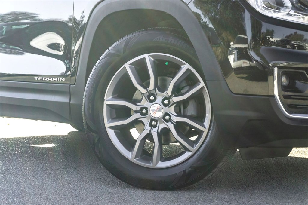 Used 2024 GMC Terrain SLT image 2