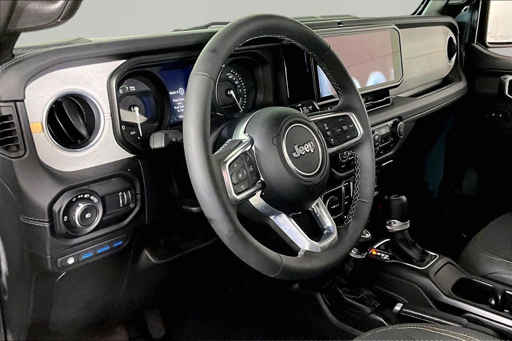 Used 2025 Jeep Wrangler Unlimited Sahara AWD/4WD image 16