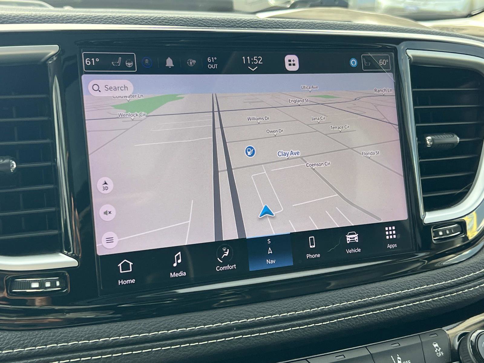 Used 2022 Chrysler Pacifica Limited w/ Uconnect Theater Family Group image 14