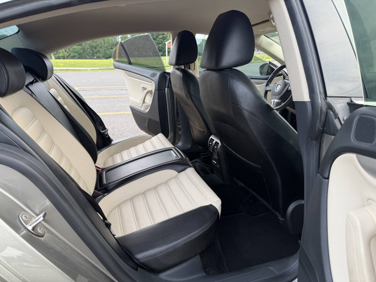 Used 2009 Volkswagen CC Sport FWD image 11