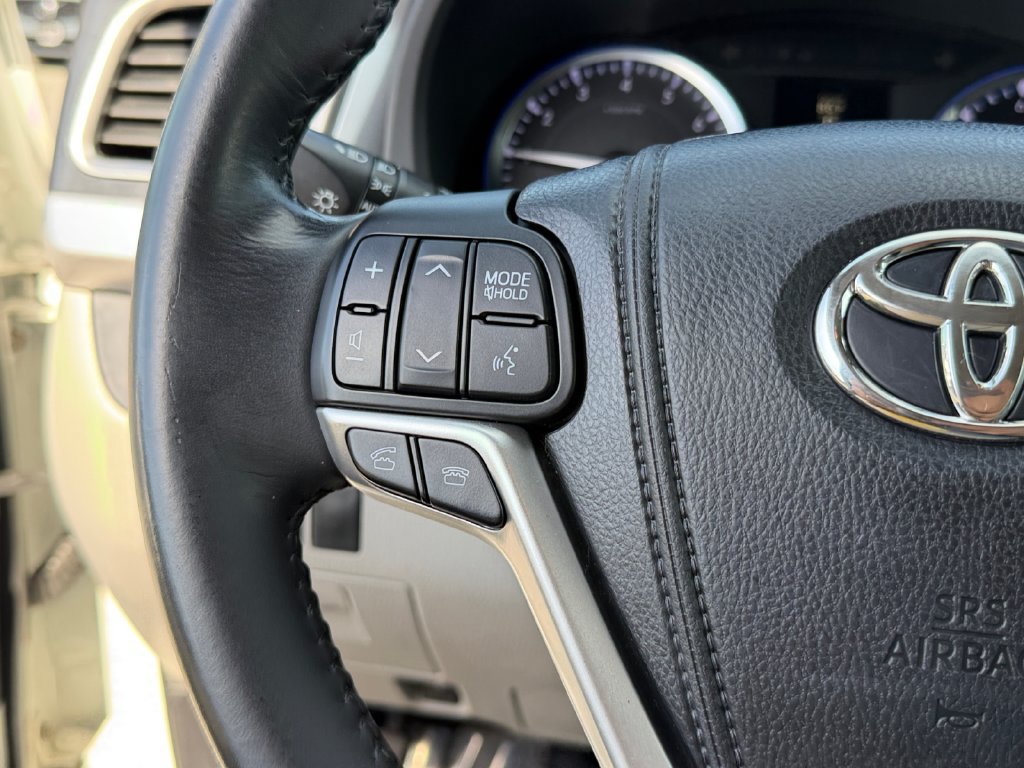 Used 2015 Toyota Highlander Limited w/ Driver Technology Package AWD/4WD image 20