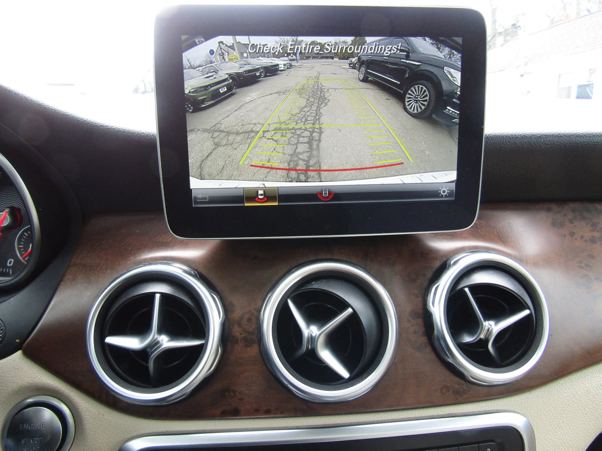 Used 2020 Mercedes-Benz GLA 250 4MATIC w/ Premium Package image 26