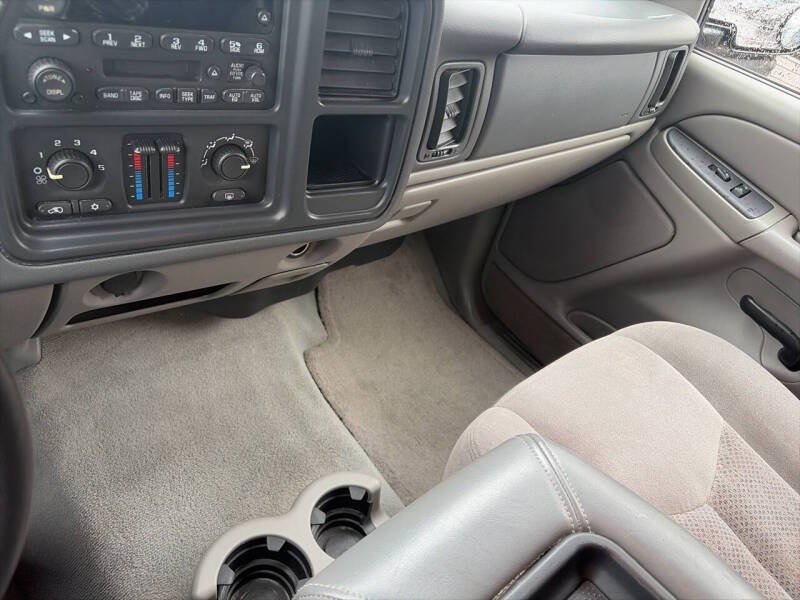 Used 2004 Chevrolet Tahoe LS RWD image 19