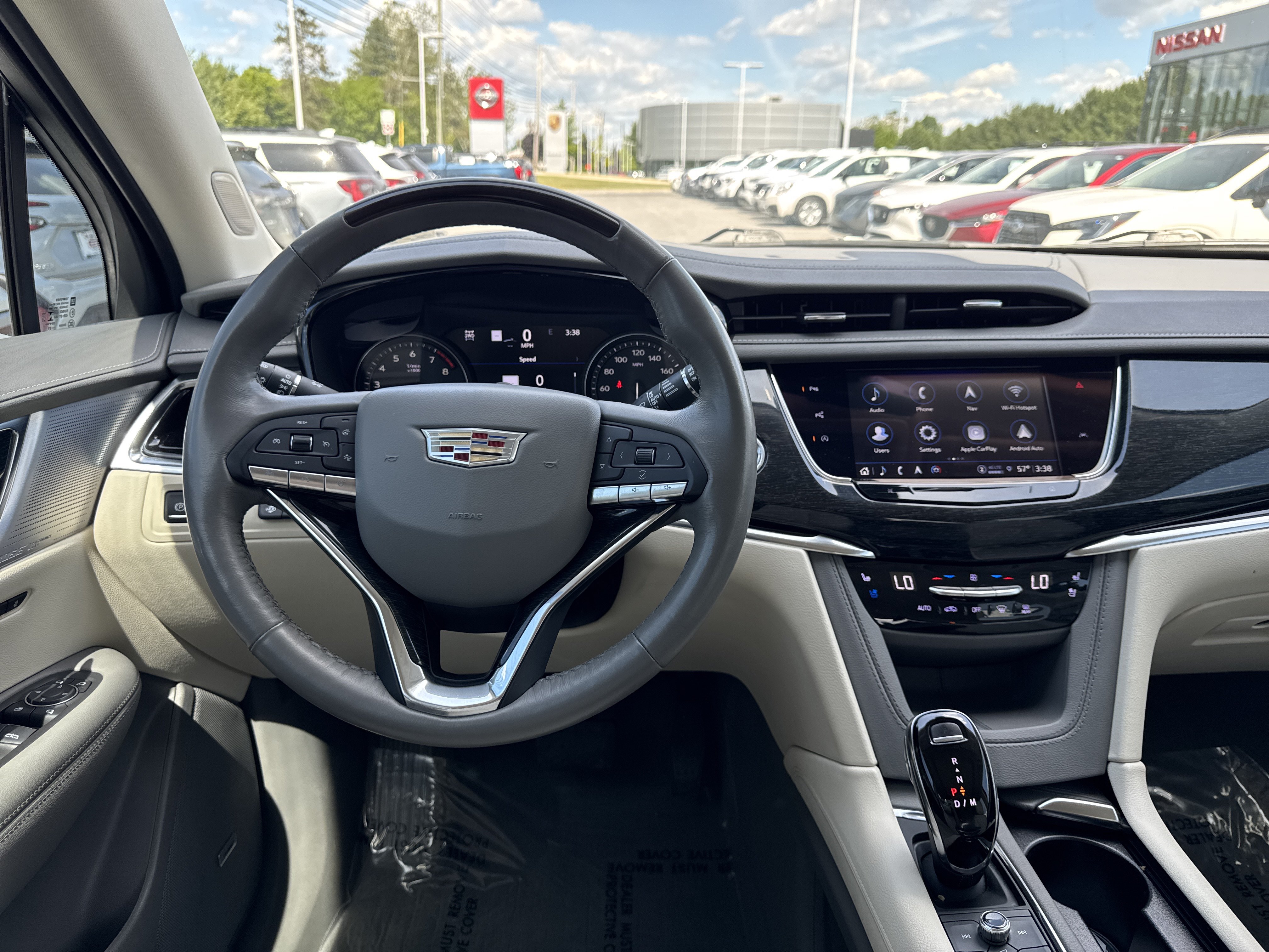 Used 2022 Cadillac XT6 Premium Luxury w/ Technology Package AWD/4WD image 2