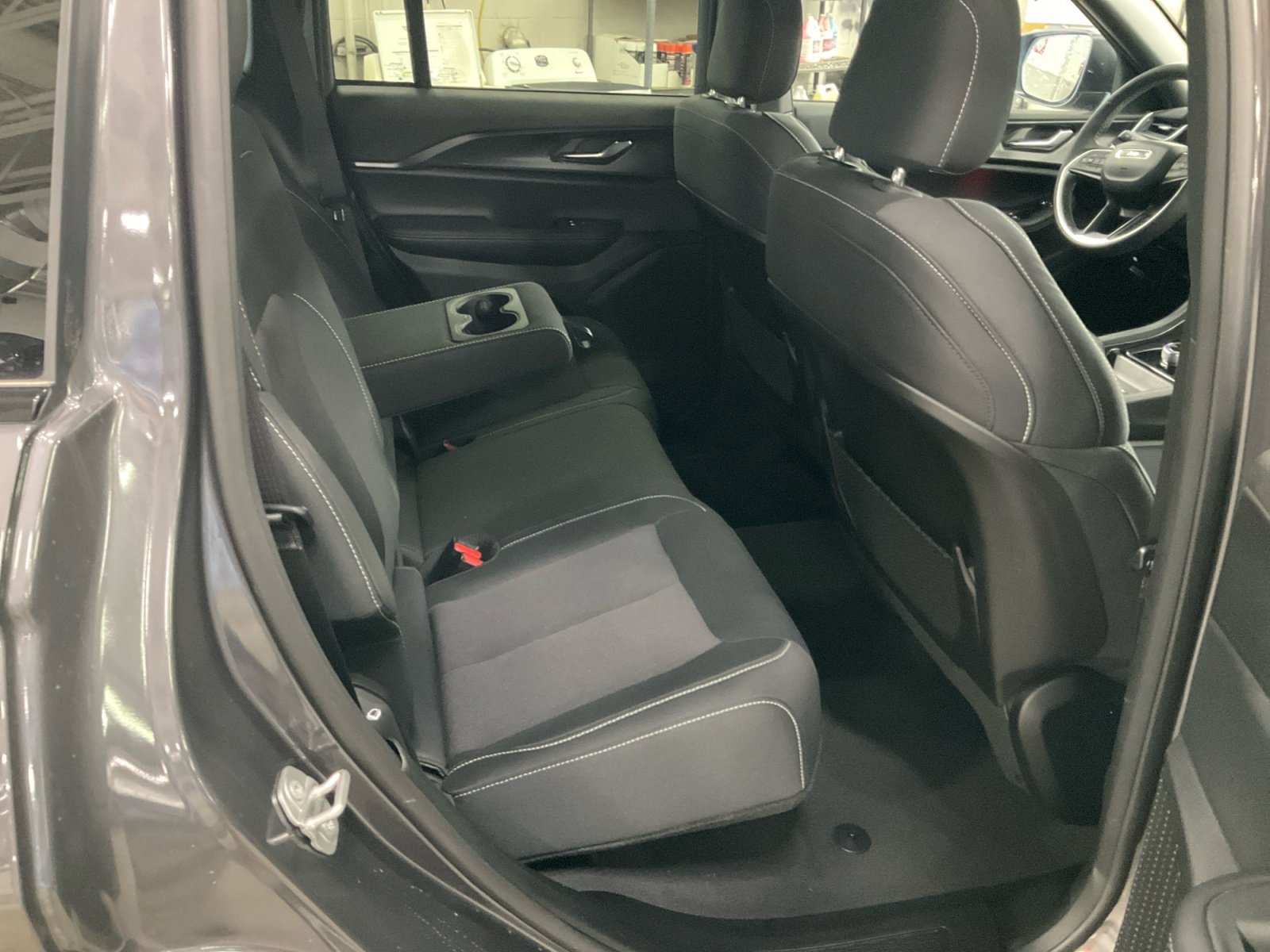 Used 2025 Jeep Grand Cherokee Laredo w/ Luxury Tech Group I image 20